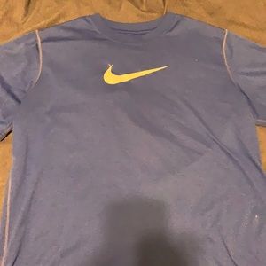 Nike shirt very good condition. Size kids XL.